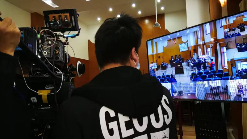 AI生成VS人工创意——海安县广告片拍摄公司的技术浪漫主义实践